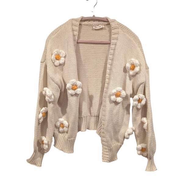 New in Cream Knit Daisy Cardigan Sweater Size S Puffy Daisy Applique Whimsical - Picture 2 of 9